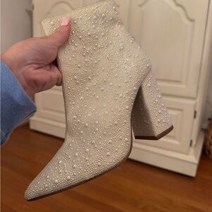 Steve Madden Pearl-Embellished Cream Heeled Boots
